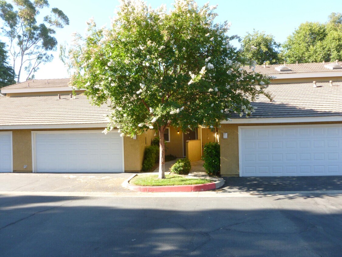 Foto principal - 8316 Vineyard Ave