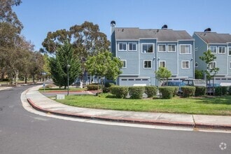 Building Photo - 711 Port Walk Pl