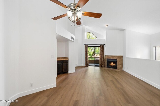 Foto del edificio - 10301 N 70th St