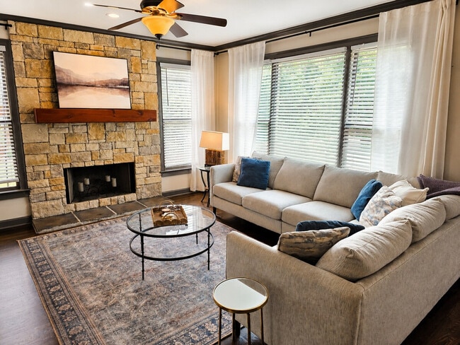 Building Photo - 10 Bridlewood Ct