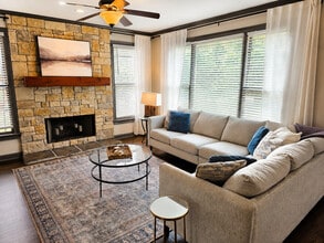 Building Photo - 10 Bridlewood Ct