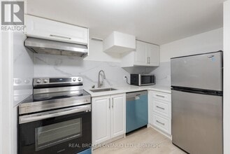 Building Photo - 256 The Kingsway