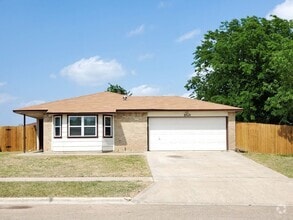 Building Photo - 2705 Casey Dr