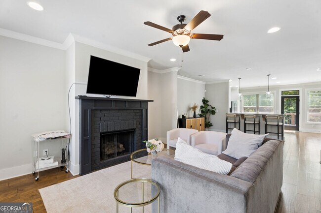 Foto del edificio - 2424 Misty Hollow Pl
