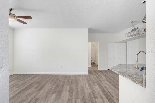 Foto del edificio - 9142 Lake Chase Island Way