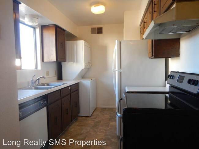 Building Photo - 2 br, 1 bath House - 1150 Plaza Oro Loma C