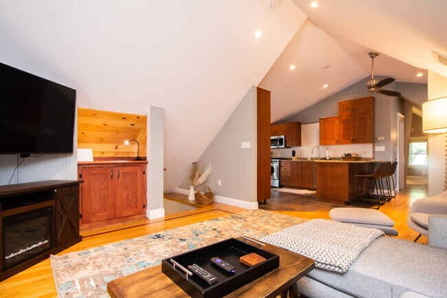 Foto del edificio - 247 Savin Hill Ave