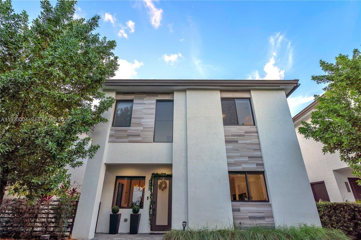 Foto principal - 4363 NW 81st Ave