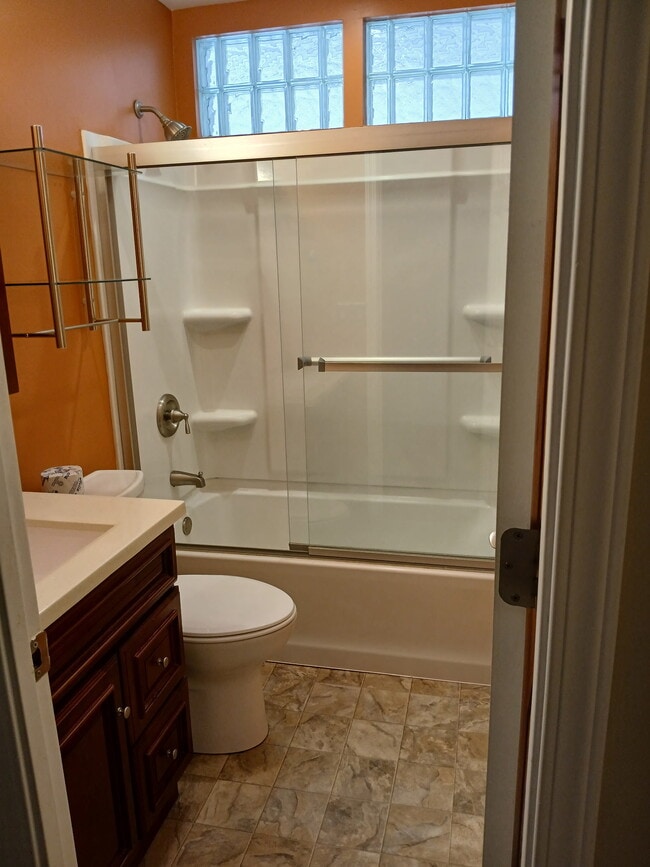 Building Photo - 2472 Beech St