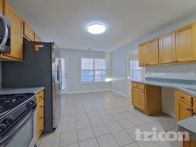 Building Photo - 15 Stable Ln