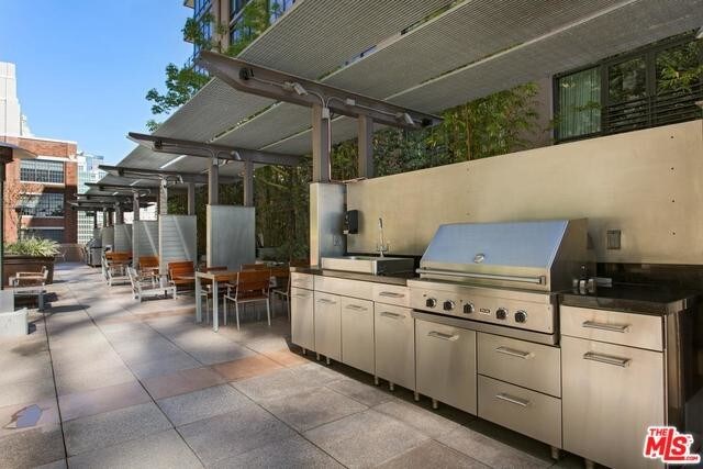 Foto del edificio - 1111 S Grand Ave