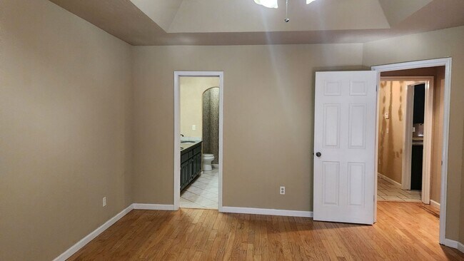 Building Photo - Beautiful 3 Bedroom 2 Bath in Edmond!  Gre...