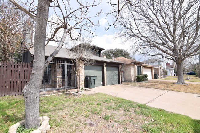 Building Photo - 2518 Skyline Dr