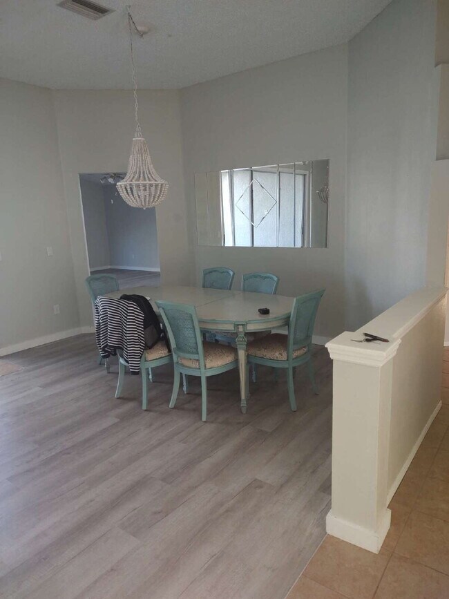 Foto del edificio - "Spacious 1732 Sq Ft 3-Bed, 2 Baths, in Tarpon Springs!"