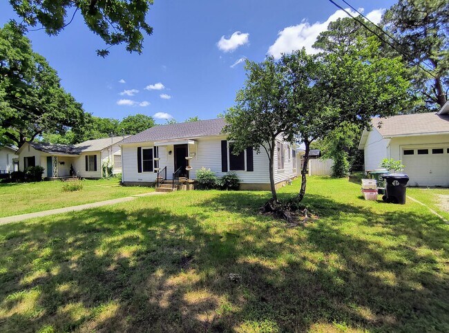 Building Photo - Fully Renovated 3-Bedroom Rental – New Appliances, Huge Yard, Garage, & Individual Room A/C!