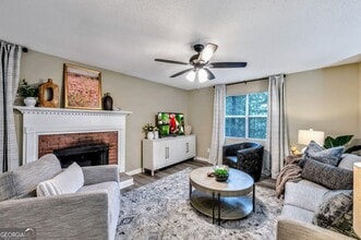 Building Photo - 8008 Clearview Cir