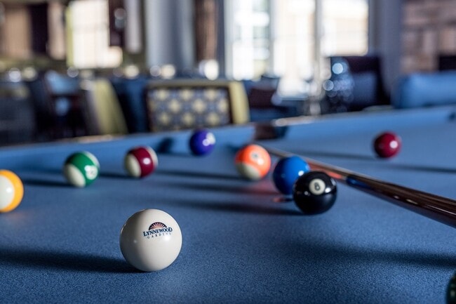 Building Photo - Lynnewood Gardens