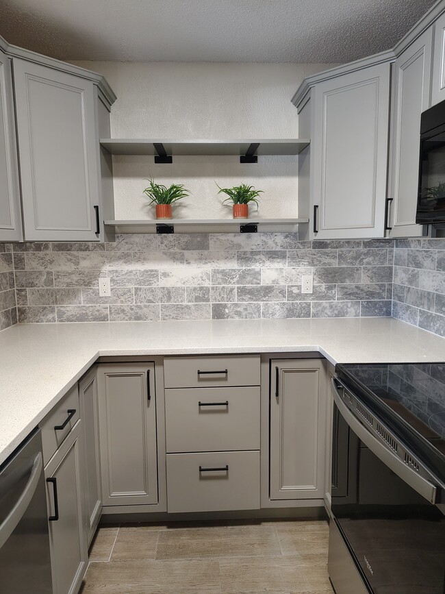 Building Photo - 194 Santa Clara Dr