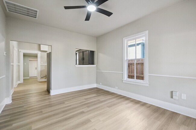 Foto del edificio - 2332 E hughston 78202