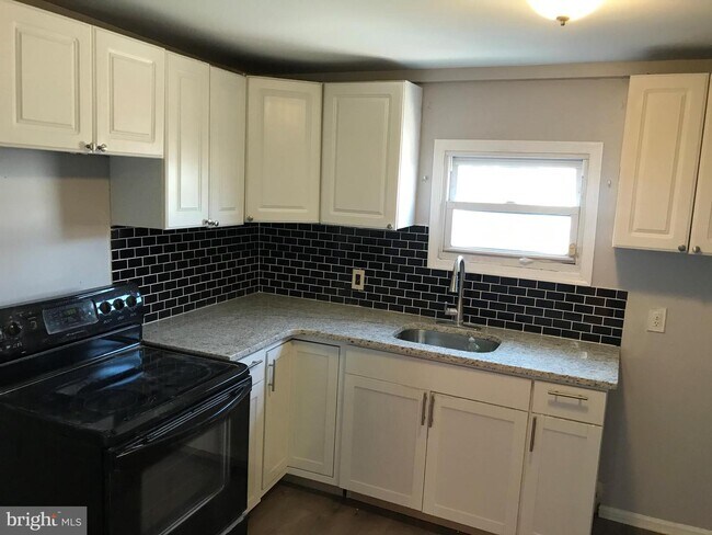 Building Photo - 3012 Rosehill St