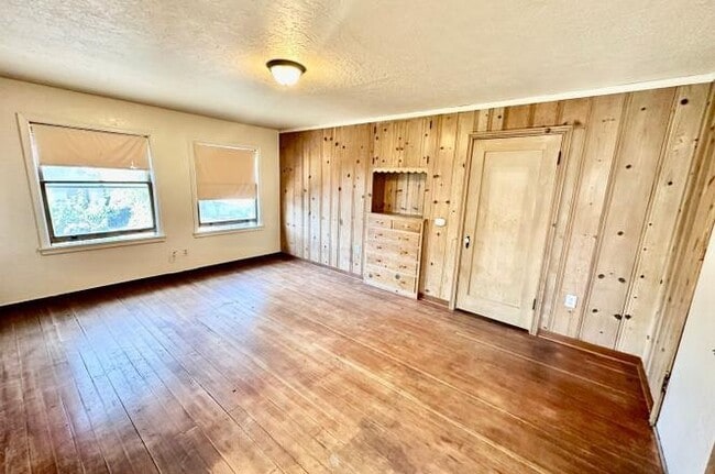 Building Photo - 387 N Glenn Ave