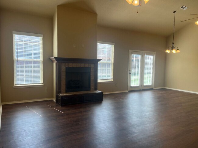 Building Photo - Great 3 Bedroom!