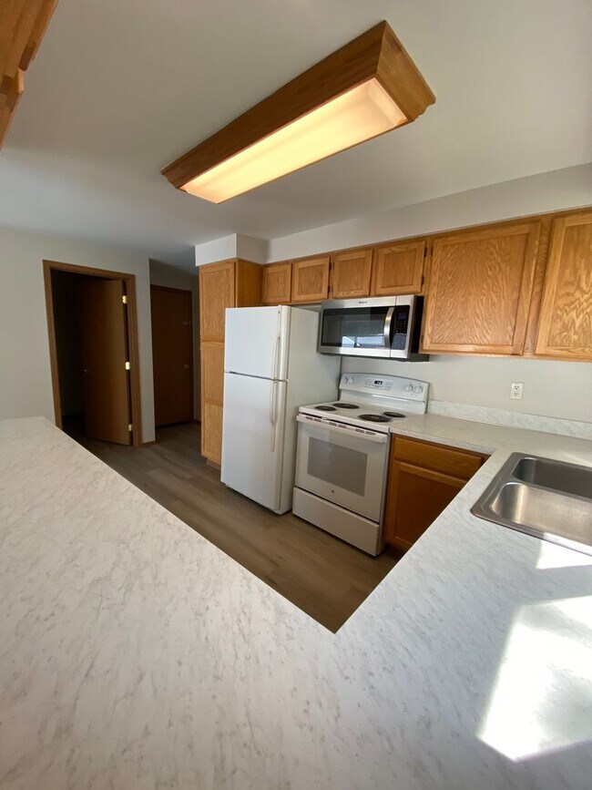 Building Photo - Peach108 (CWP)