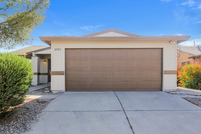 Foto principal - 6080 S Springbrook Dr