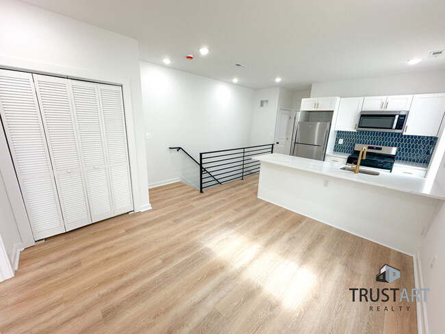 Building Photo - 2-bedroom apartment in Carroll Park, Phila...