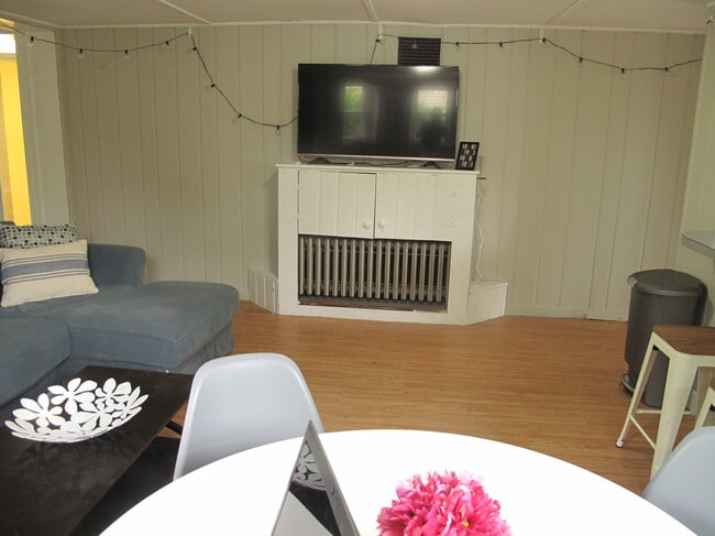 Building Photo - 405 Dryden Rd