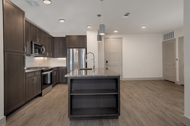 Building Photo - 8900 Six Pines Dr