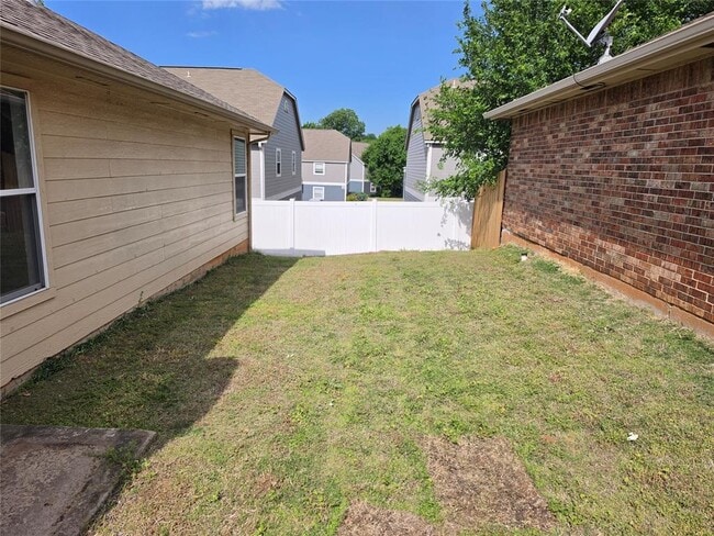 Building Photo - 2425 Cherry Ln