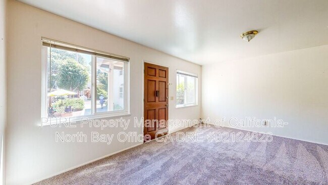 Building Photo - 543 Humboldt St