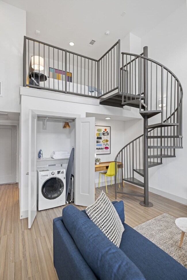 Building Photo - Placemakr Downtown Austin