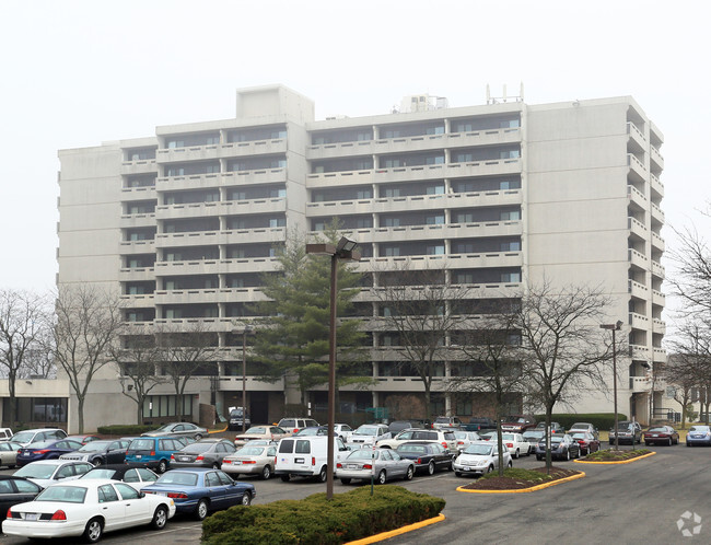 Foto del edificio - Fort Lincoln Senior Village