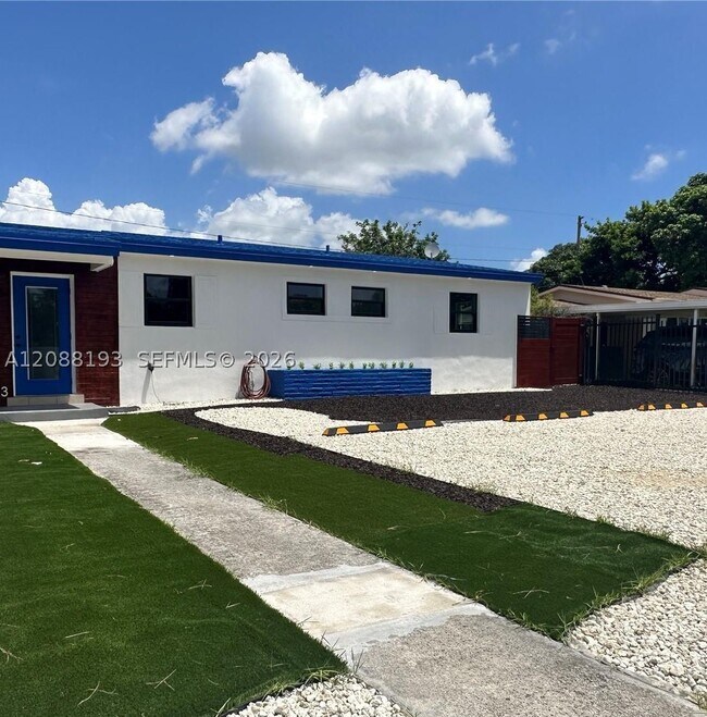Foto del edificio - 2115 NW 185th St