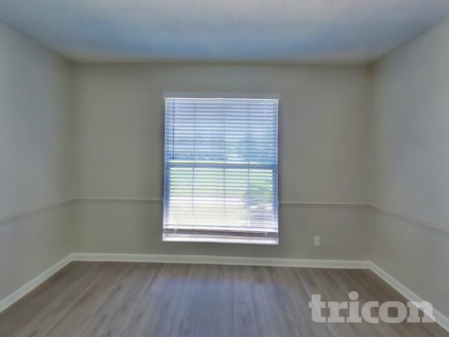 Building Photo - 671 Custer Cir