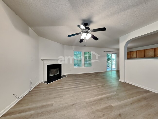 Building Photo - 37 Valleyfield Dr