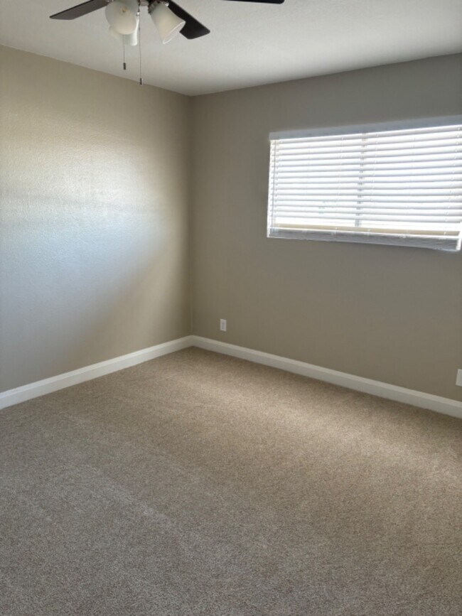 Building Photo - Charming 2-Bed Apartment in Tranquil Neigh...