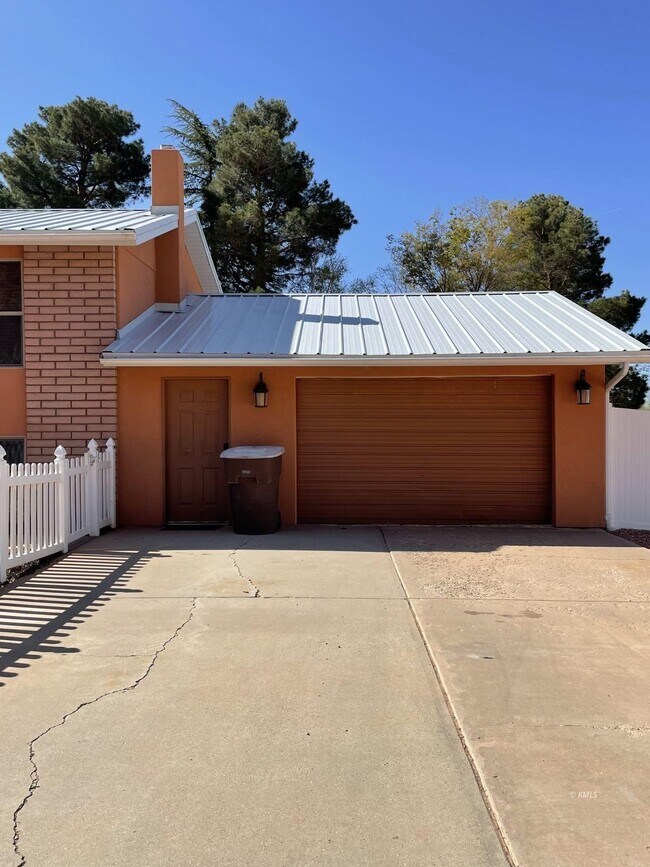 Building Photo - 112 E 450 N
