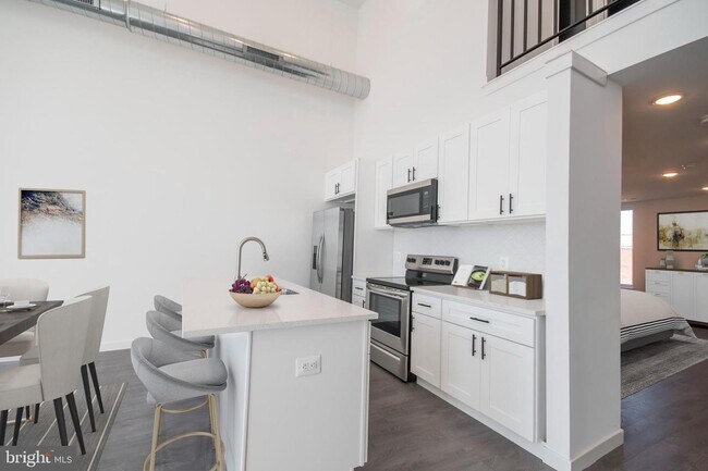 Building Photo - 6 N 57th St