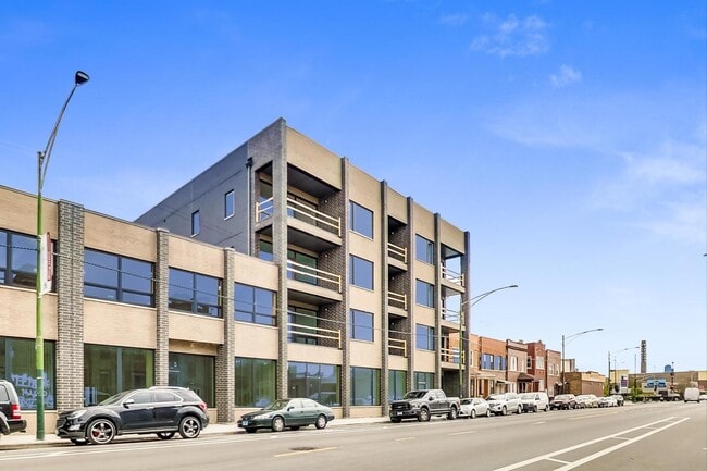 Building Photo - 2829 N Clybourn Ave