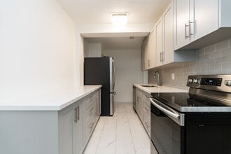 Building Photo - 5 Mallory Gardens