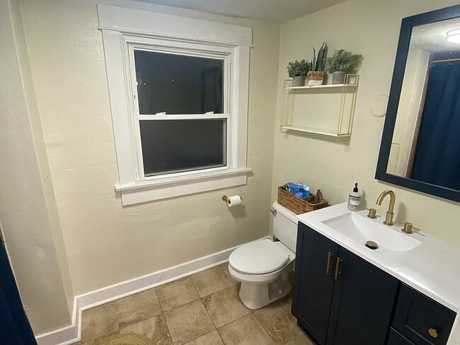 Building Photo - 563 Broad Blvd