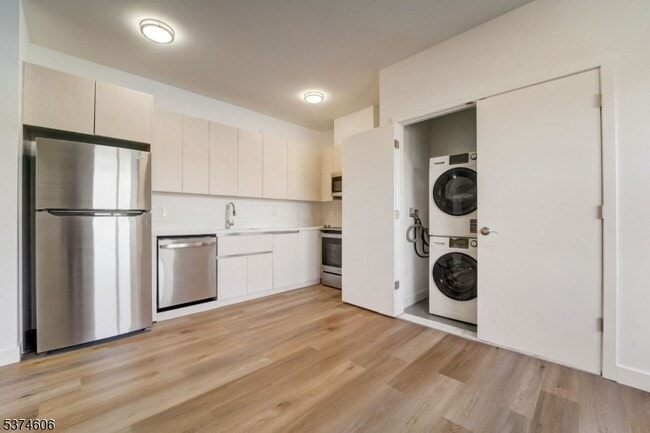 Building Photo - 48 Chadwick St