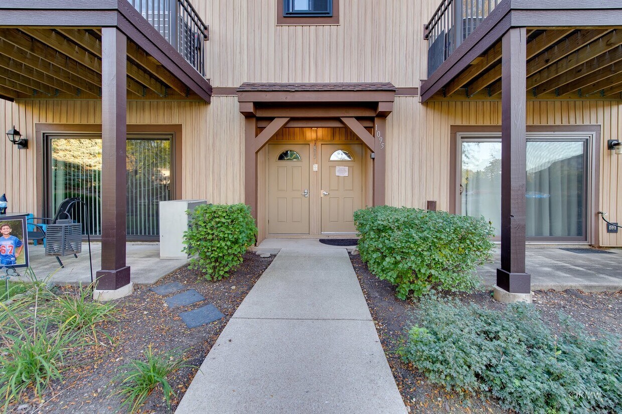 1095 Prescott Dr Unit 1A, Roselle, IL 60172 Condo for Rent in Roselle, IL