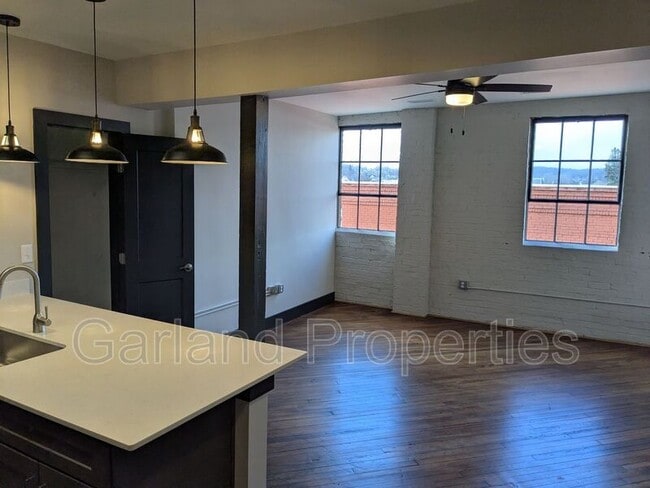 Building Photo - 34 1st St NE