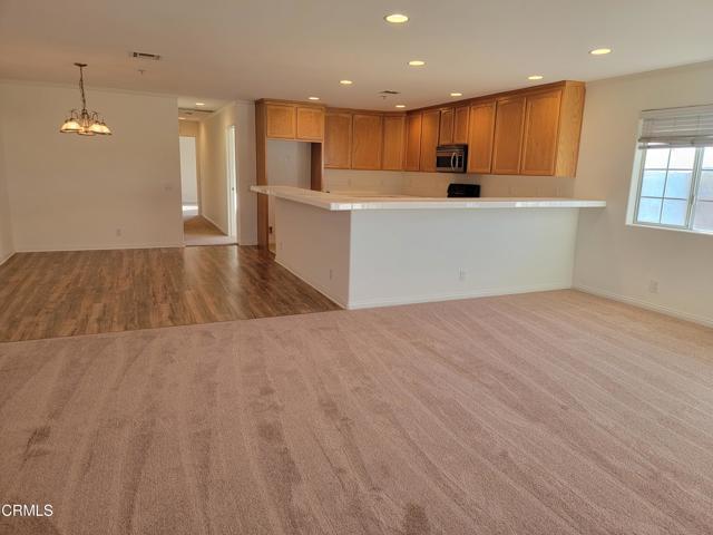 Building Photo - 916 Catamaran St