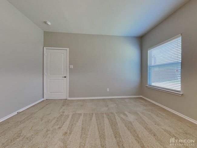 Building Photo - 2933 Saddle Creek Dr