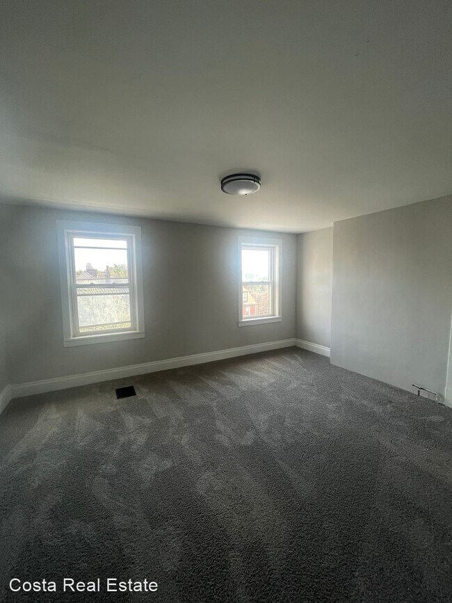 Foto del edificio - 3 br, 1 bath House - 3343 Webster Ave